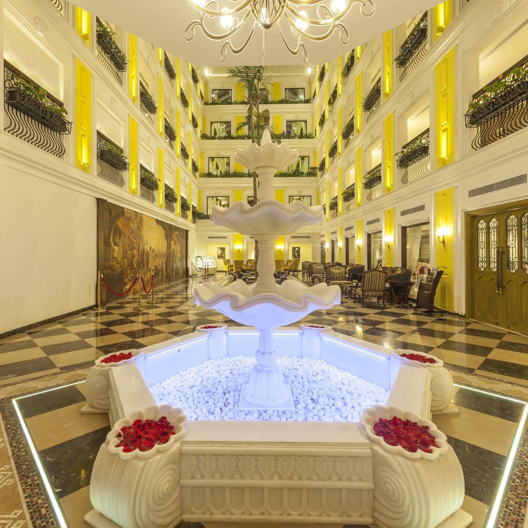 Fragrant Nature Kochi - A Five Star Classified Hotel Exterior photo